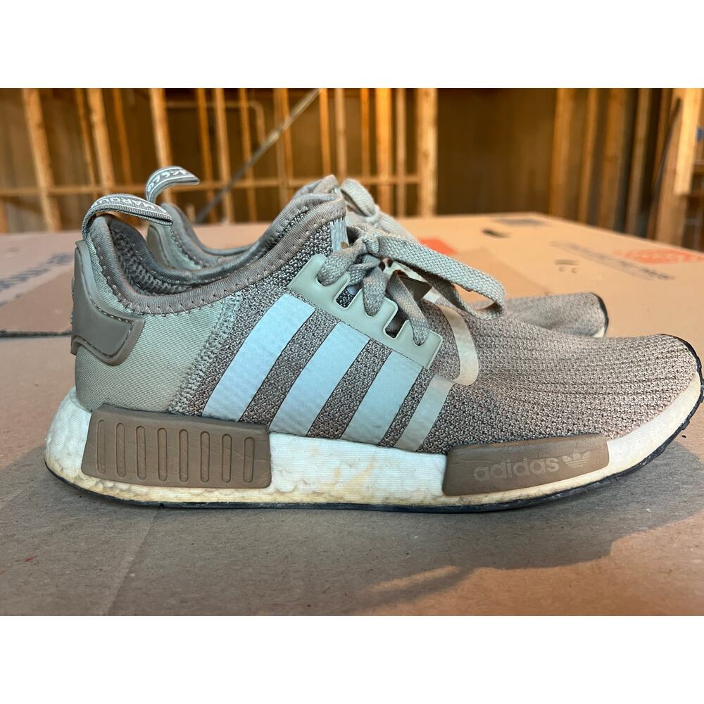 Adidas NMD R1 running-inspired mens sneaker sz 9